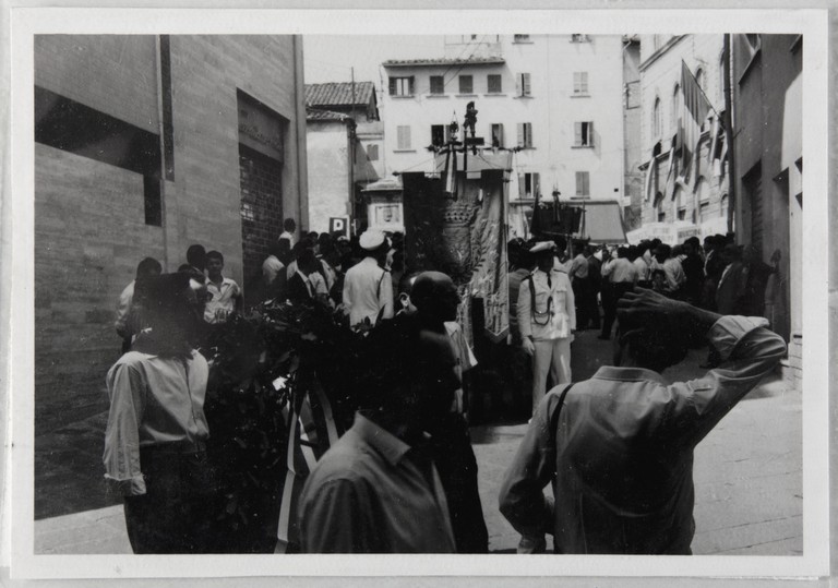 Poggibonsi, 18-19 luglio 1964, XX° anniversario della liberazione e conferimento ad Alcide Cervi della cittadinanza onoraria. Corteo per le vie della città